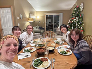 友人宅で生地からパスタを作ったときのもの(左側の真ん中が私です)